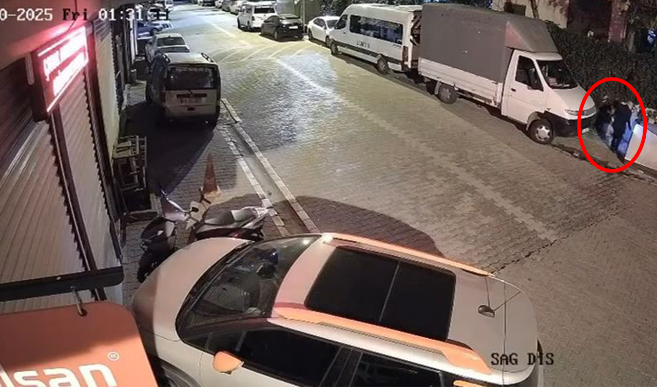 Sokakta ateş yakıp kaçtı! Park halindeki araç yanmaktan son anda kurtuldu