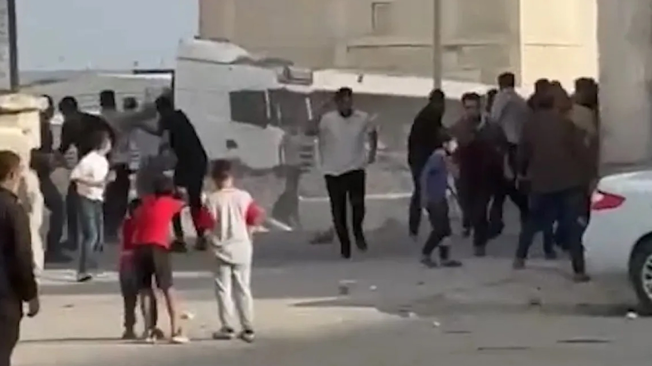 Komşular arasında taş, sopa ve silahlı kavga: 6 yaralı