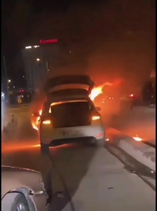 Konya’da otomobil yangını paniği! Büyük hasar var