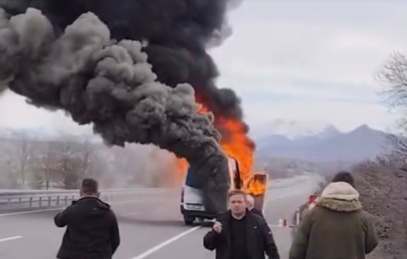 Konya’da alevler yolcu minibüsünü sardı! Şoför saniyelerle faciayı önlendi