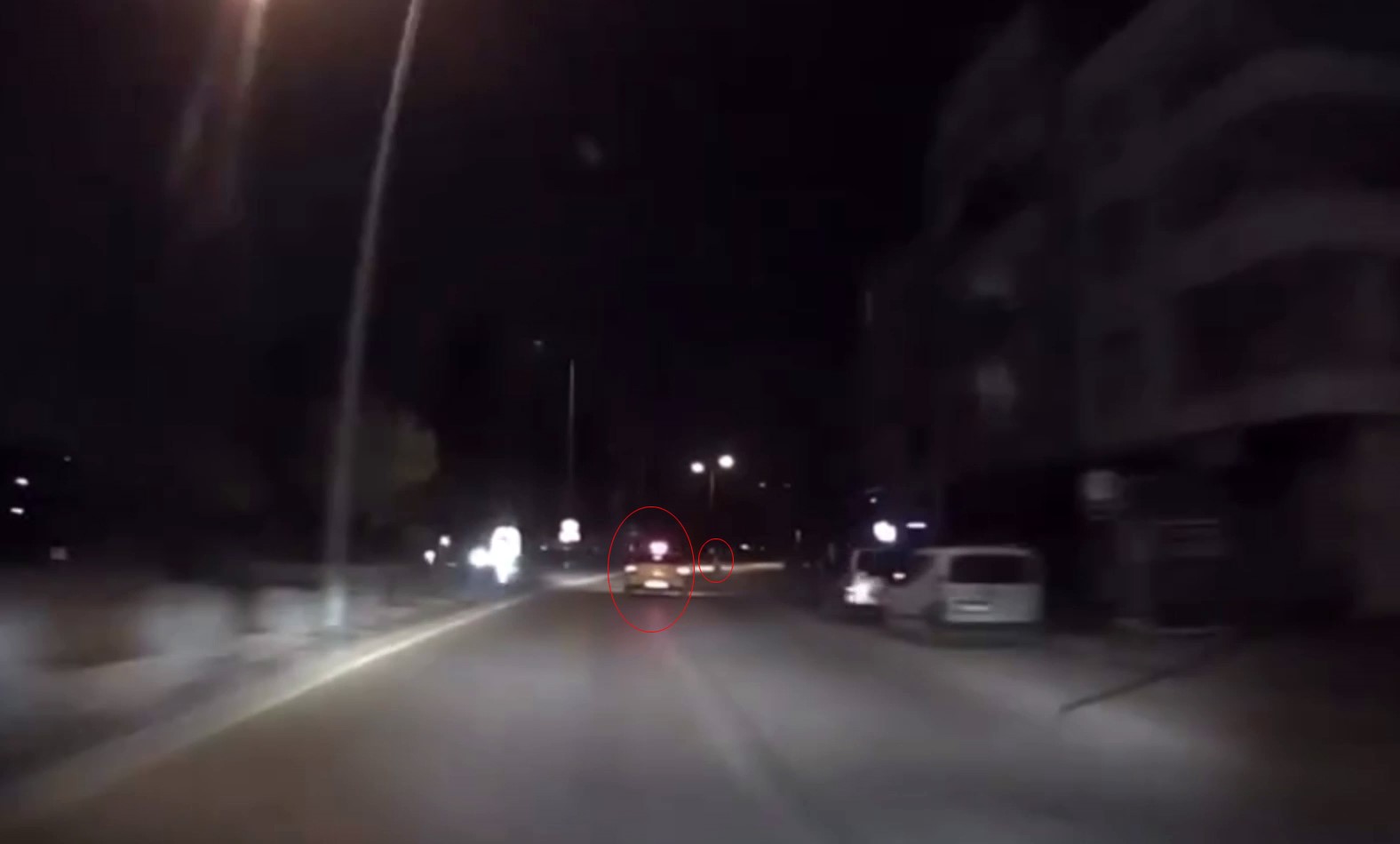 Ticari taksinin çarptığı genç kız hayatını kaybetti: Feci kaza kamerada