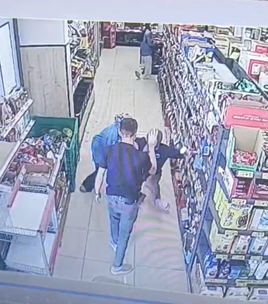 Konya’da kadın market çalışanına şiddet! Yanında eşi ve çocuğu da vardı